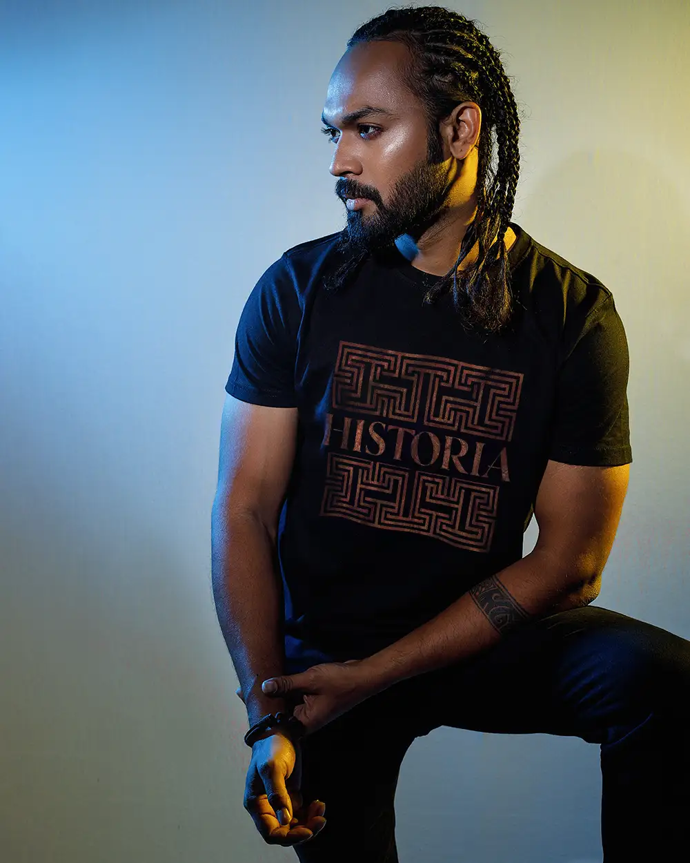 #StreetwearStyle#MinimalistFashion #CasualOutfit#FashionDaily #MensFashionTrends #OOTDMen (Outfit Of The Day Men) #BlackTee